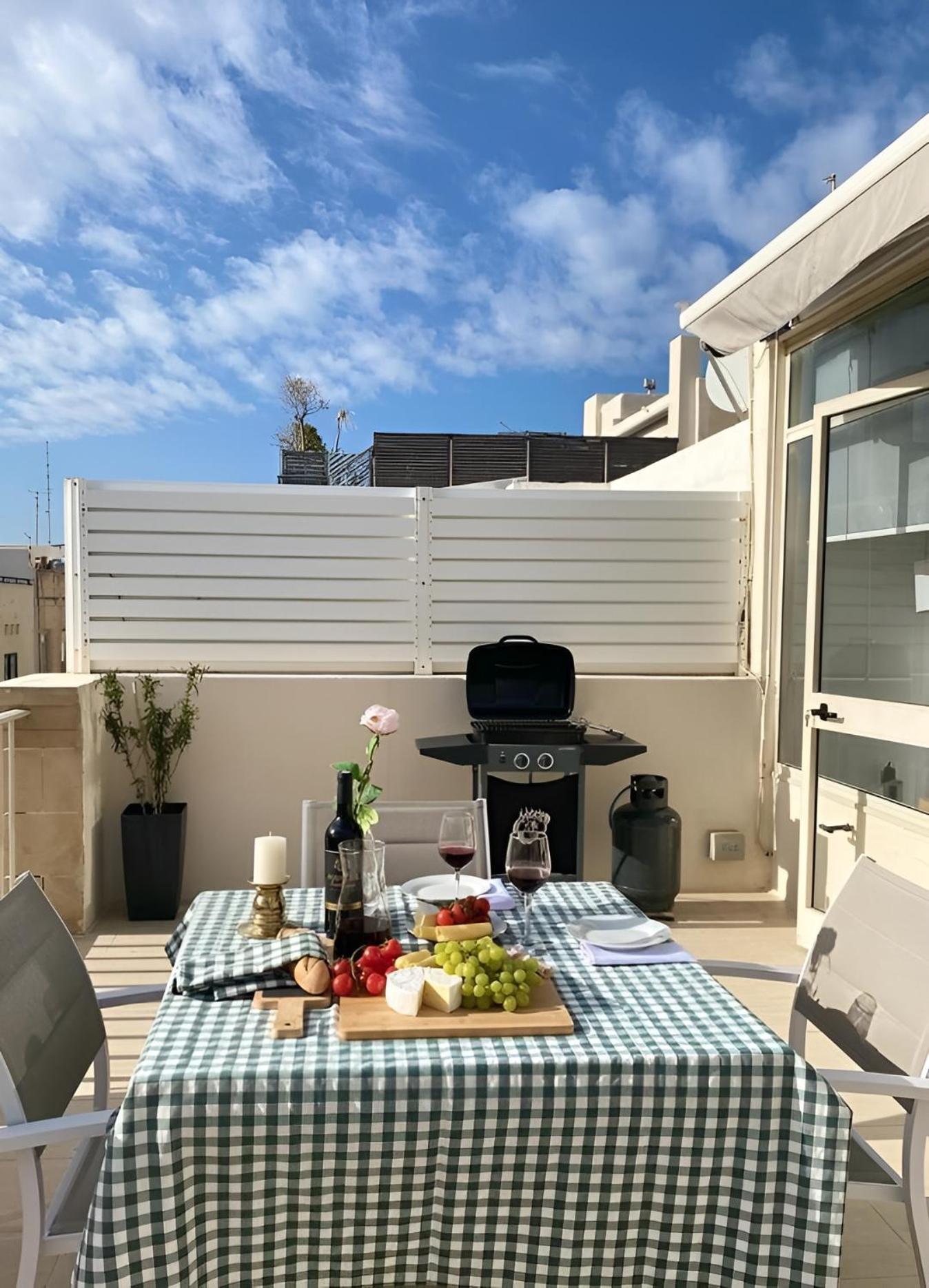 Апартаменты Sliema Cosy Penthouse With Bbq Экстерьер фото